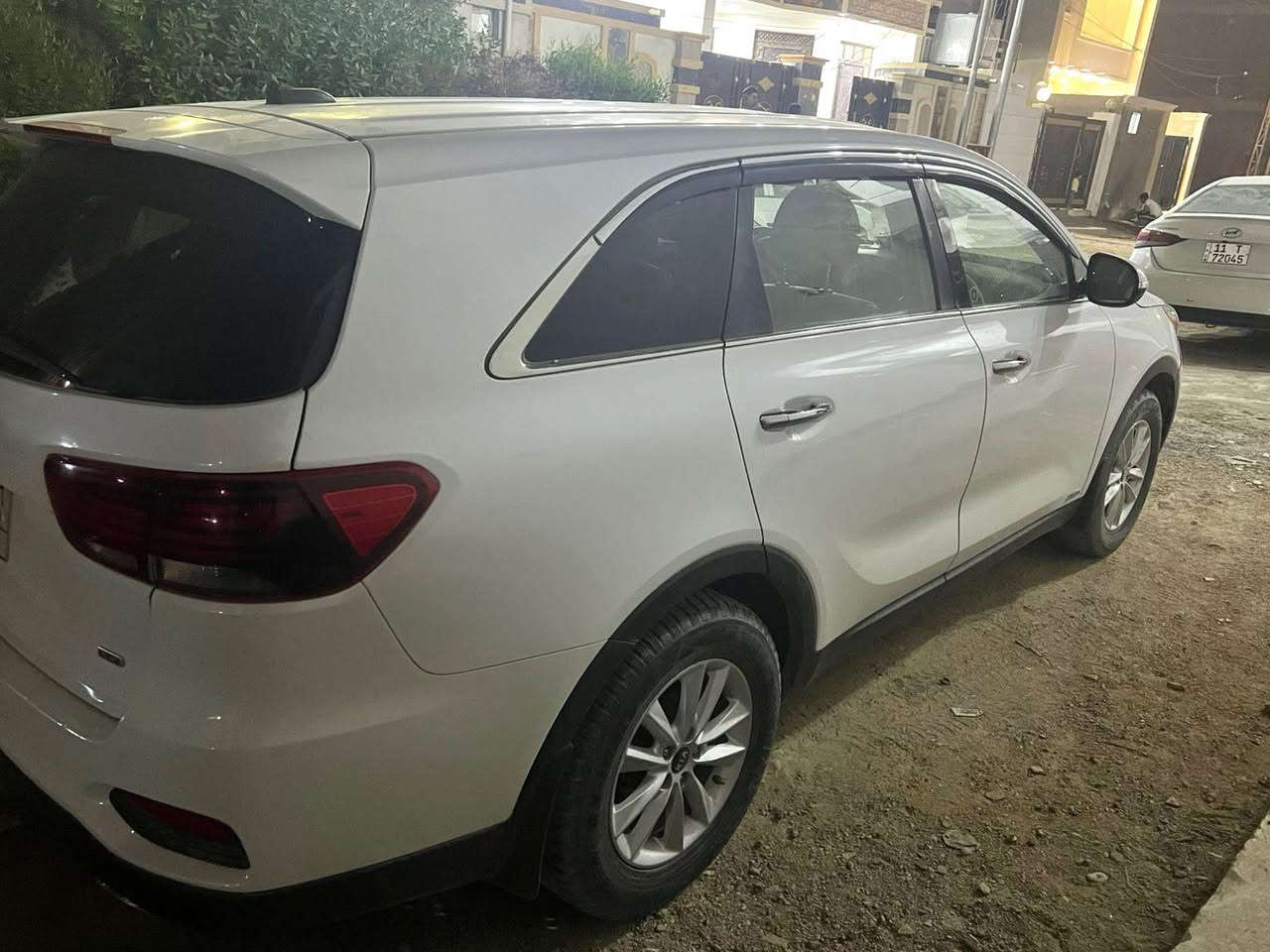 سورنتو 20 أمريكيه رقم بغداد 
مواصفاتها شاشه كامره دواره فور ويل سبعه راكب 4تحكمات اشاير بالمري واللد الضوئي وتدفئه بالكشنات محرك 2400  السياره ماشيه 50حقيقي جديده بمعنى الكلمه ضررها(البنيد فقط الباقي كفاله عامه)السعر خاص للاستفسار 
***********
***********وبيهن واتساب . الفلوجة, الأنبار
