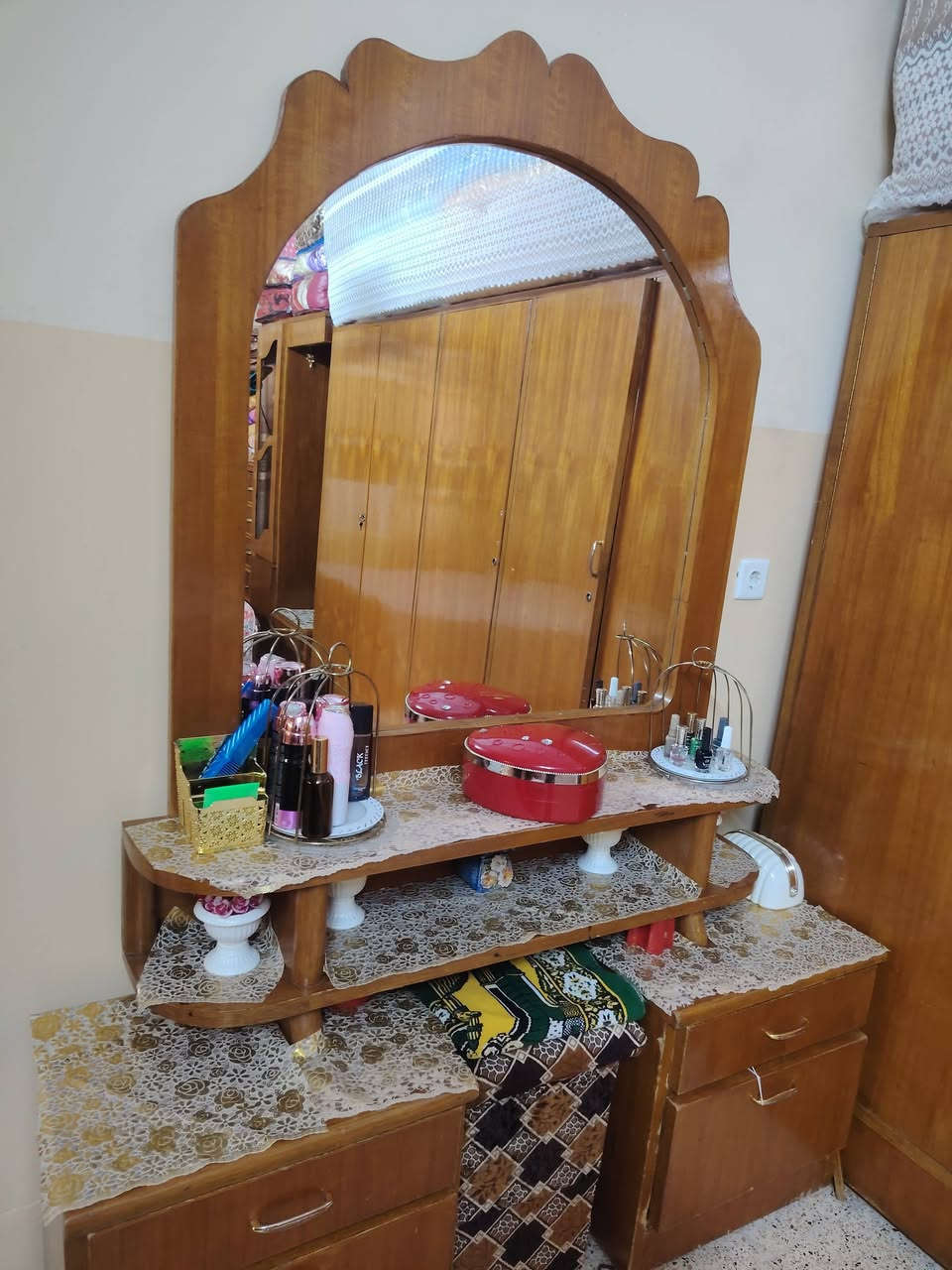 السلام عليكم للبيع زاويه وتخت ومرايه للتواصل عل رقم
***********
