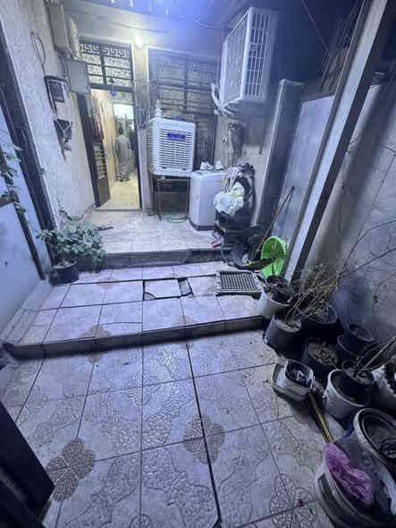 ملاحضه / العنده عقار 🏡#للبيــــــع ويريد يبيع  #دزونه كافه التفاصيل العقار مع ذكر السعر ورقم التلفون ☎️وان شاء الله باقرب وقت ينباع ان شاء الله 🤲❤️
—————————————————————————

🔸مشتمل للبيع طابو صرف مناسب جدا✅  
60متر .     الواجهة 3ونص م /النزال 17م.    
بناء سنة 2021 بعده جديد كامل مكمل🔑 

🔸الطابق الأرضي1️⃣: كراج واستقبال ومطبخ وخدمات وغرفه نوم والطابق الثاني2️⃣: غرفتين نوم وبلكونه وخدمات والطابق الثالث3️⃣بيتونه ومخزن وسطح

🔸موقع📍ممتاز جدا بغداد الشعب شارع عدن مقابيل مطعم حجي عادل ومصور الكنز

🔸ملاحظه اذ تحب تاخذه استثمار اقل شي ايجار ب600الف (ايجار سريع)

🔸السعر: 135 وقابل للتفاوض 
 
مكتب ابو علي الدراجي للعقارات 🏛️
الشعب-نهايت شارع الصحه-مقابيل كرزات ركن الصحه 
***********📞
***********📞
 ***********📞
