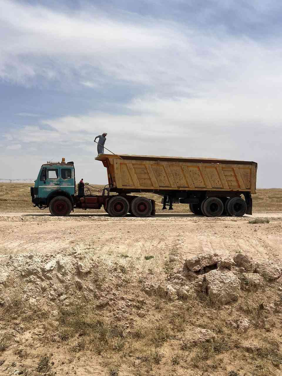 ‏‏تريلا للبيع موديل 82 محرك 10كير ١٦٠ مجموعة جيئف مكفوله كفاله عامه مكان النجف ***********

