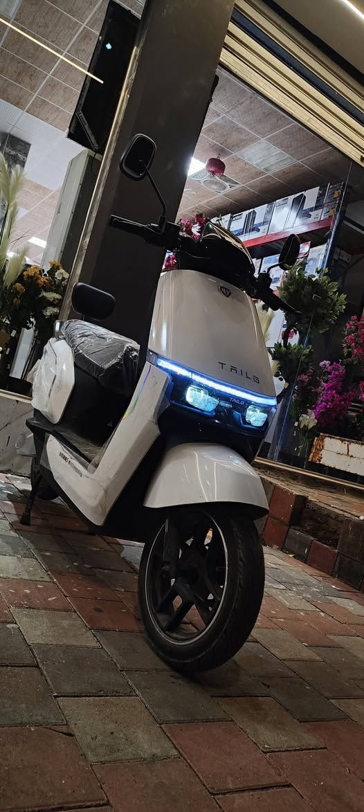 دراجه شحن للبيع السعر 1,250وبي مجال العنوان 5كيلو بطاريات كرافين 6بطاريات رقم الهاتف ***********وبي واتساب/من رخصة لادمن وافق
