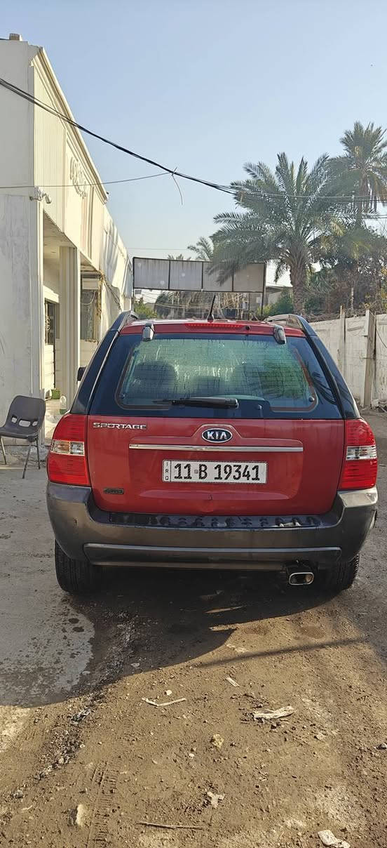 السلام عليكم
كيا سبورتج 2008 خليجي 4WD دفع ربعاعي 

محرك 2.0 بحالة ممتازة 

كير اوتماتيك جيد جدآ

تبريد + تدفئة شعالة 

بيها تصليح جاملغ خلفي عكس السائق 

صدر امامي جديد وغراض كلها موبس اصلي

 الصدر الخلفي دبلات جديدة 

رقم بغداد باسمي تحول مباشر 

السعر 110$ وبيها مجال بسيط

📍بغداد -الحرية 

*********** موجود اتصال واتساب
