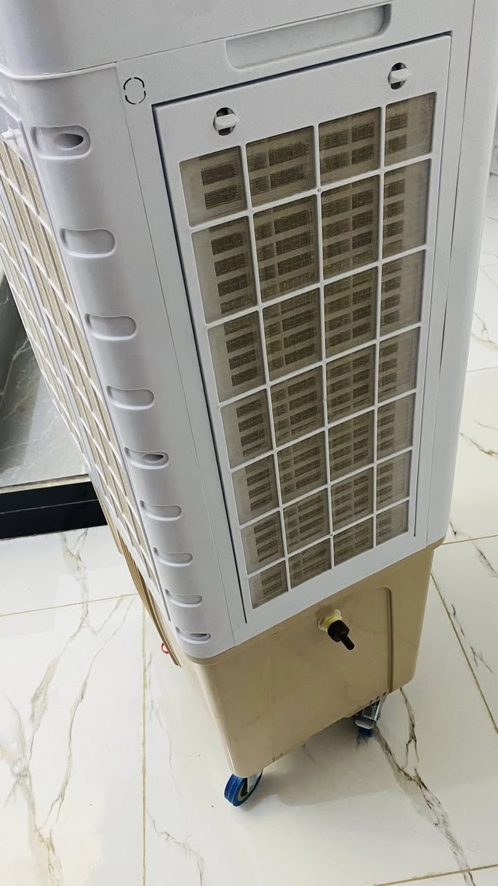 السلام عليكم
مبردة كونفيرا داخلية ماركة "نوال" نظام شلال

جديدة مشتريها وبعدها بالباكيت واستخدامها 3 ايام فقط باكيتها وياها و وصل الضمان سنة كاملة موجود بيها وكل متعلقاتها موجودة

المواصفات: سعة 60 لتر، واقتصادية جدًا تسحب 0.9 أمبير بس (تشتغل على خط السحب)

 التبريد: بيها حوض علوي للثلج ويجي وياها الـ 4 علب الأصلية مالتها، وتوزيع الهواء مالتها 4 اتجاهات

الموقع: الفلوجة

السعر (140 ألف) وبيها مجال للشراي الصدگي

للتواصل: ***********
نفس الرقم بي واتساب

