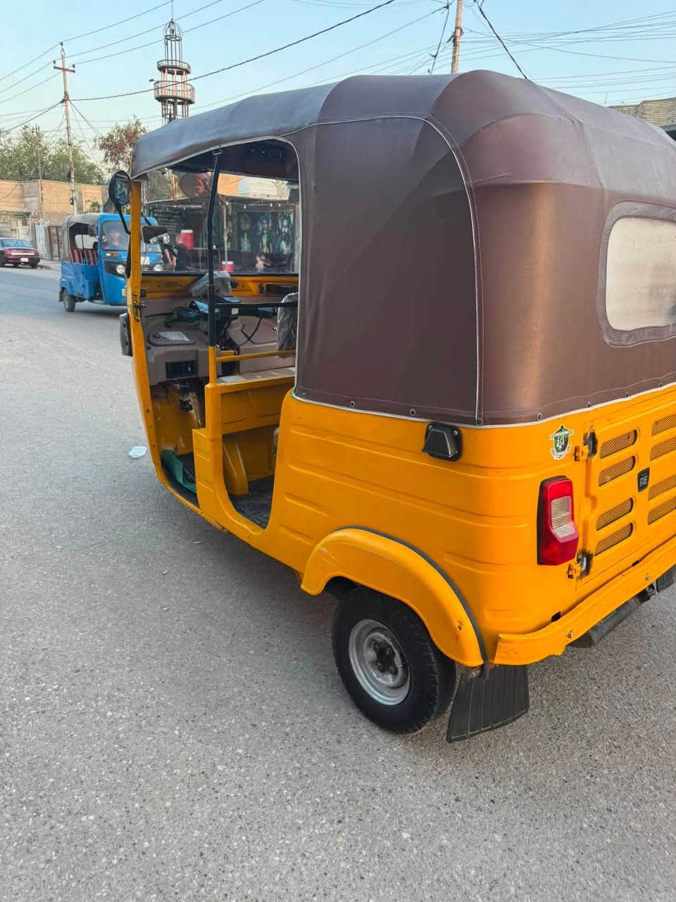 سلام عليكم تكتك 20 سنويه بأسمي تكتك نضيف خير من الله مصبوغه عام غير هذا الشي اكفله الك كفاله عامه 
السعر 6500 وبيه مجال للطيبين 
مكان مدينة الصدر قطاع ١٧
***********
