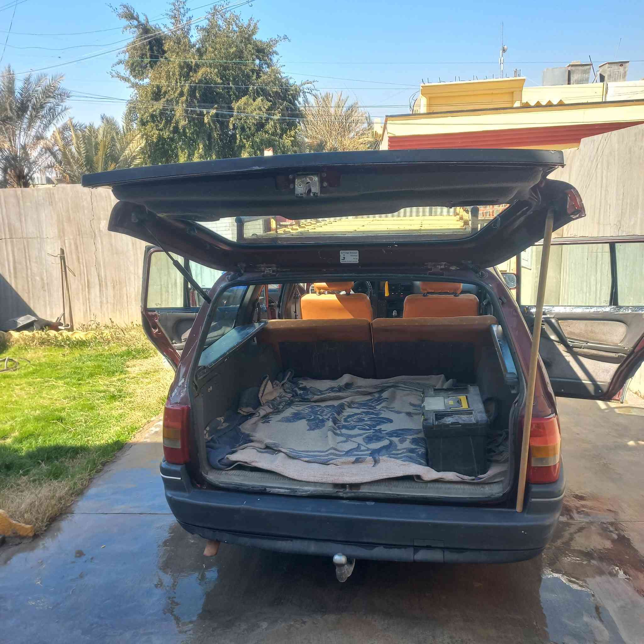 سلام عليكم  اخوان عند اوبل اميكاه ستيشن البيع المحراك بي صوات كير شرط والكشر كدام العين السنويه ساقطه ماعليه غرامه صار اربع اشهر ساقطه السعر 20 ورقه وهذا الرقم التواصل *********** مكان السياره بعانه
