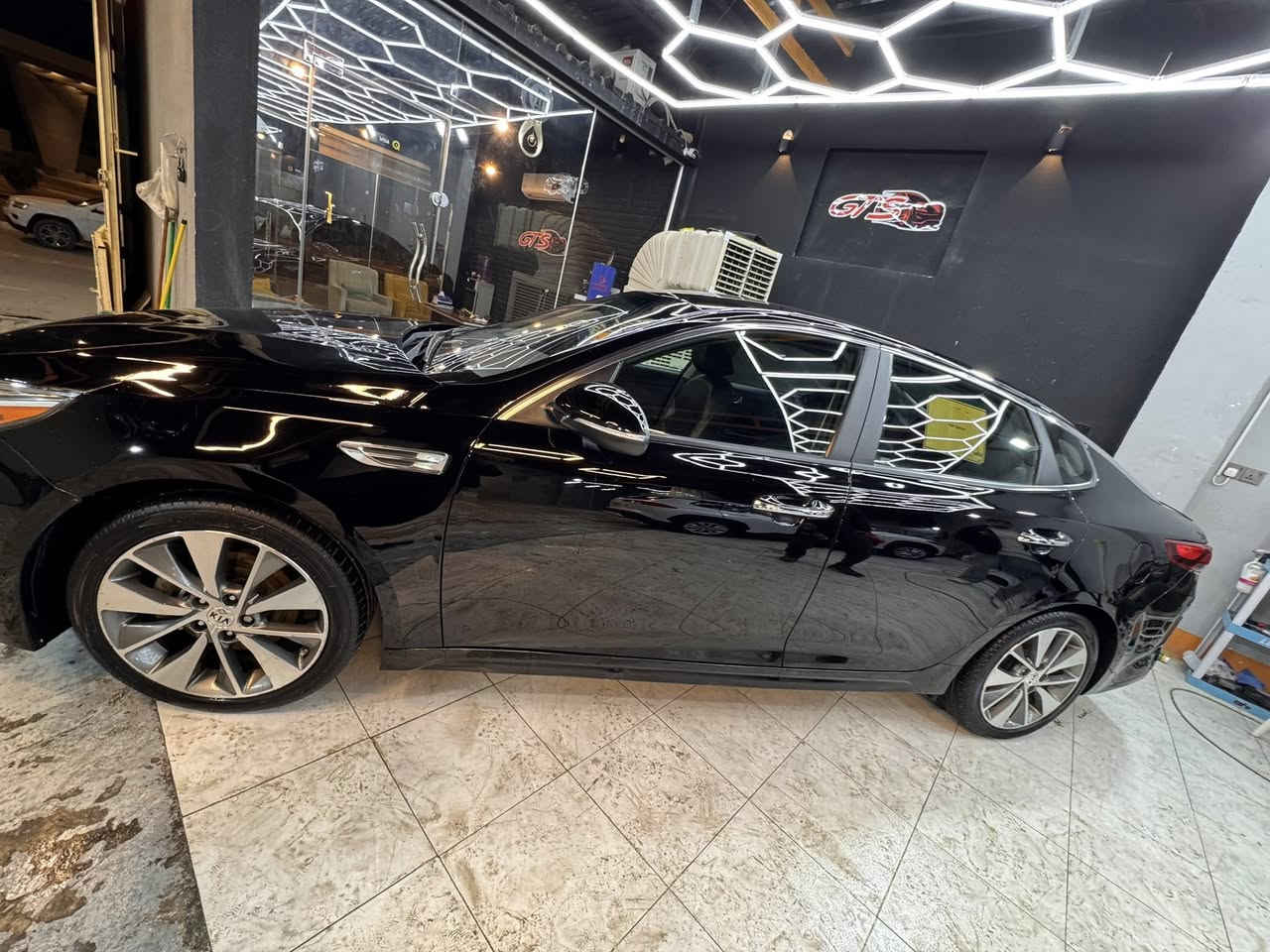 اوبتما ٢٠١٩  S
فول مواصفات 
قطعتين صبغ فقط بدون دواخل 
رقم سليمانيه تحويل مباشر 
گير مگينه حداديه تدفئه تبريد جديد
السياره احلا من الصوره 
سعره ١٤٠
موصفاته.
1-بصمه
٢-قياده ذاتيه 
٣-تحديد مسار 
٤-كشن كهرباء
٥-بصمه ابواب 
٦-اشايري بالمري
٧- يدات ترحيب 
٨-حساسات اماميه خلفيه 
٩-لايت امامي لد + الخلفي لد
١٠-توقف ذاتي 
***********
