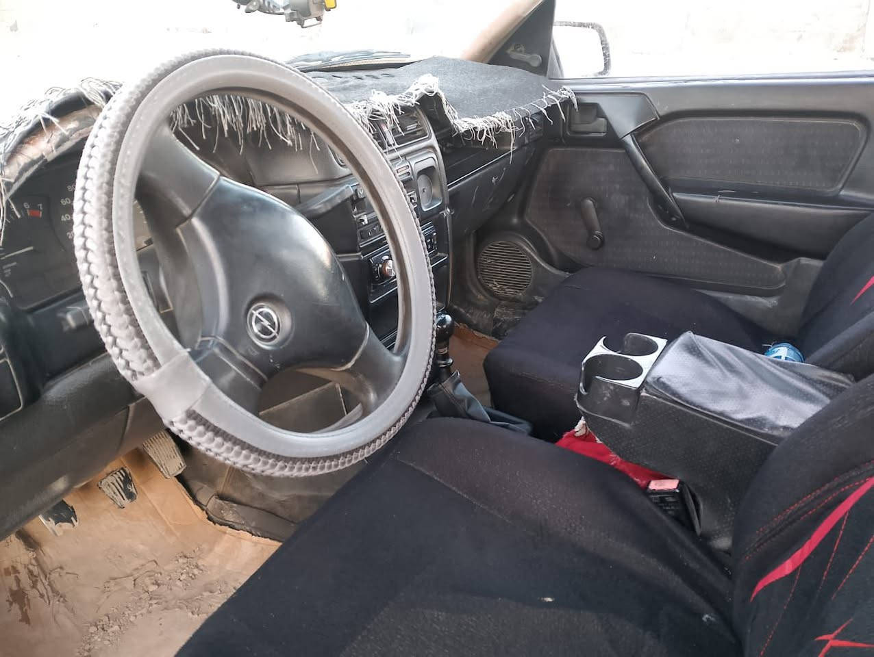 للبيع فكترا حجم 20
موديل 1990
بوند امبدل 
صبغ بصيط الباب الخلفي 
حداديه جاهزه 
صبغ جماليه منعدا السقف
 شرط تحويل
التواير الامامي جديد الخلفي نص عمر
سياره جاهزه  وشوف العين يبري الذمايم
 43وبيها مجال لاشراي ***********
