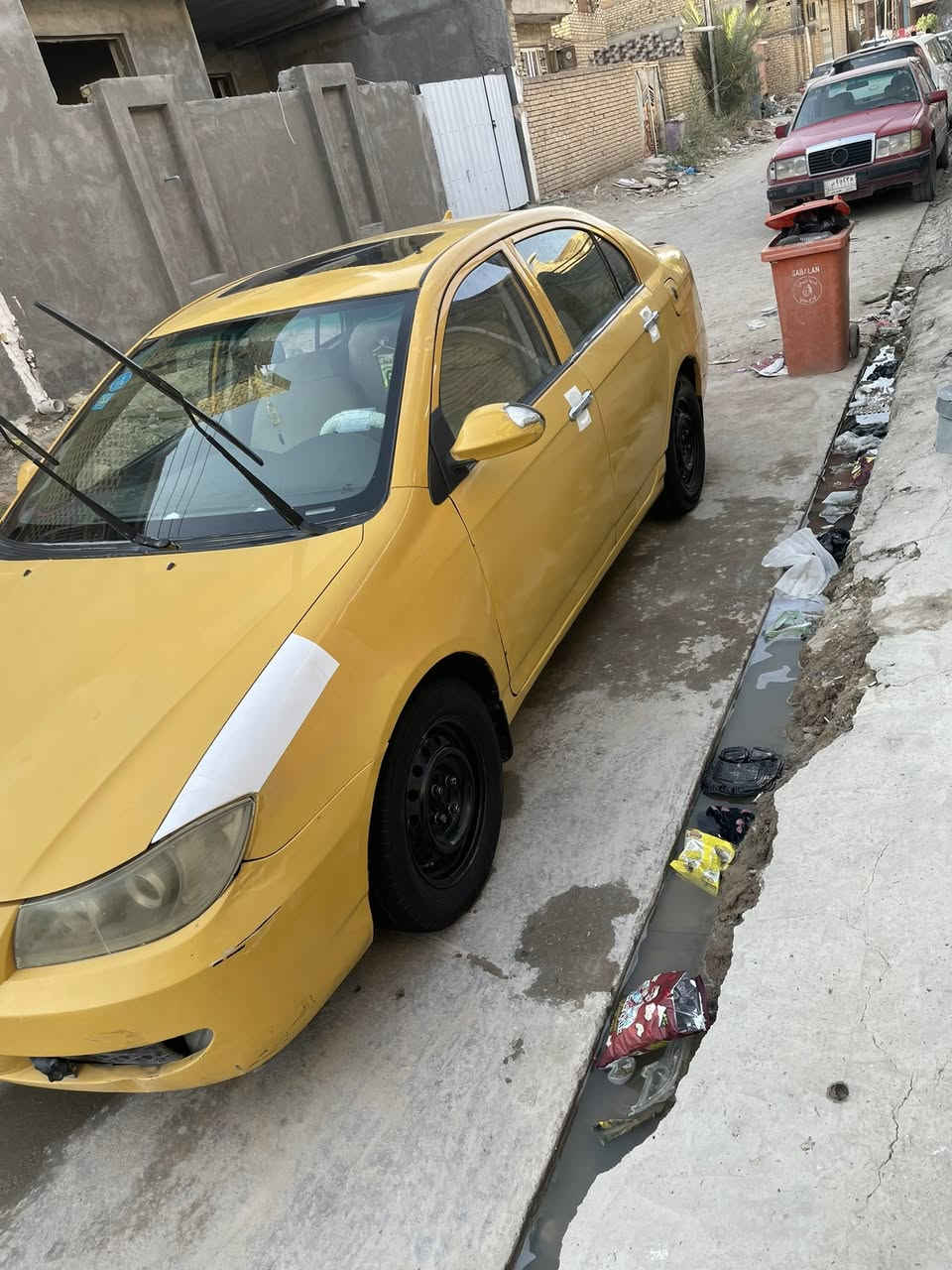 سلام عليكم،
ليفان ٦٢٠ موديل ٢٠١٣
كير محرك كورلا اوتماتيك 
تبريد حدادية جاهزة تخم تاير جاهزة  
رقم دولي بصرة باسمي مداور ثاني يوم
مصفرة هي وغرامة ربع مامطلوبة
السعر ٤٣ وبي مجال بسيط 
مكان ناصرية شطرة 
***********
