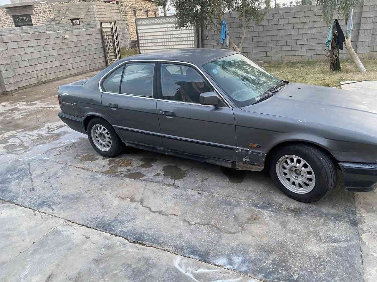 سلام عليكم بي أم  525 1990  كير أوتوماتيك رقم أنبار كير محرك صدر تخم تاير كله جديد مصوجه.  سياره بلاديه مكفوله من صبغ و ضربه  بلاديه  تحويل ثاني يومً 
مكاني الرمادي 
السعر ٣٦ وبيه مجال بسيط 
***********
