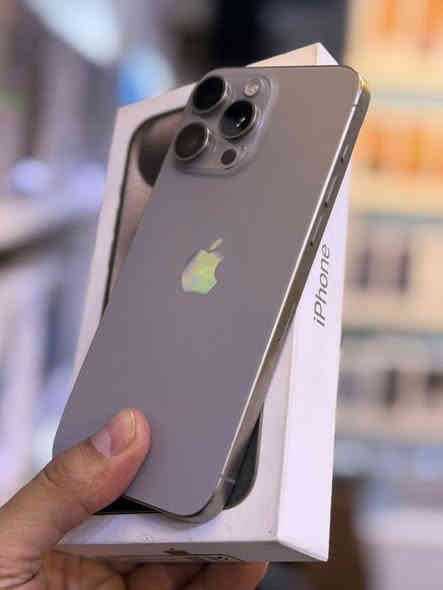 ايفون 15 برو ماستر ضمان وكاله شرق اوسط اصلي 
ذاكره 512 نص تيره بطاريه 97 نضافه حاله حال جديدد كئنما هسه فاتحه شخط واحد مابي جهاز لا مفتوح ولا مصلح ضمان من مركز الون مميز نسخه تيتانيوم ملحقات كامله السعر مليون و 200 الف اقوى سعر العنوان بغداد البياع شارع عشرين هاتف ***********📞📞
هاتف ***********📞📞
