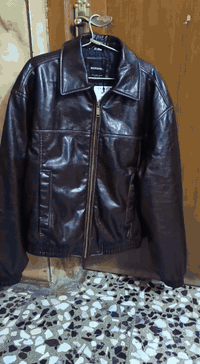 سلام عليكم جاكيت ماركة BERSHKA
طالبة اوردر من تركيا اليوم جاني قياسM يلبس جلد طبيعي غنم وزن80 و85
سعر130الف قفل العنوان بغداد شعلة 
***********
