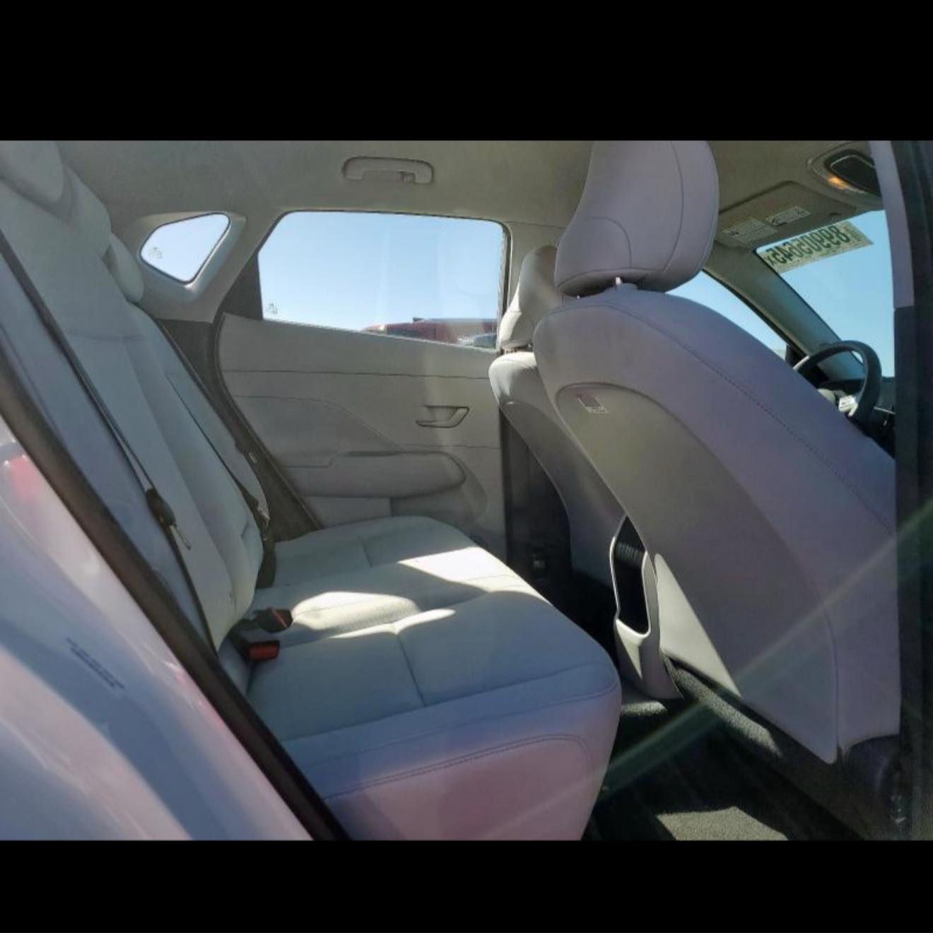 كونا 2025 
نص مواصفات 
ماشية 3000 mi 
السياره بالحره  عمان 
ترهم كتاب شهداء 
حادثهة موضح بالصور وغراضها اجتي وياهة 
بدون ايرباك 
بصمه 
شاشة متصل 
داخل ابيض ملكي 
*********** 
متوفر واتساب
