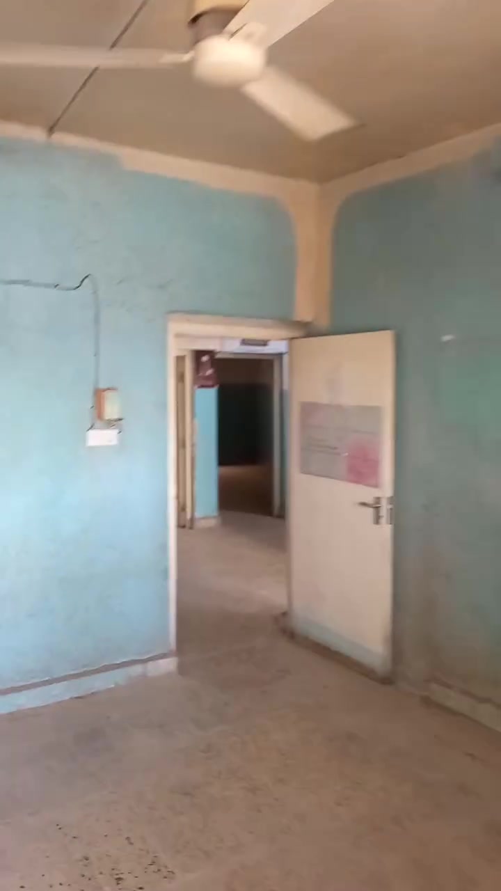 بيت للايجار
بيت للايجار/طابقين/
المساحه//200 م
الطابق الارضي//
غرفة نوم/2
هول
مطبخ 
استقبال 
مجمع صحيات/2
حديقه 
كراج 
الطابق الثاني//
غرفة نوم 
هول
خدمات جاهزه//
ماء وكهرباء وخط مولده ومجاري انترنيت ضوئي ومدارس 
العنوان//
حي الأمام ،،،،،شارع الكابينات،،،،،،حي الشهداء/مكروري
الاتصال//
***********
***********
مكتب عالم التطور للعقار 
بإدارة//اوس المرشدي للعقار
