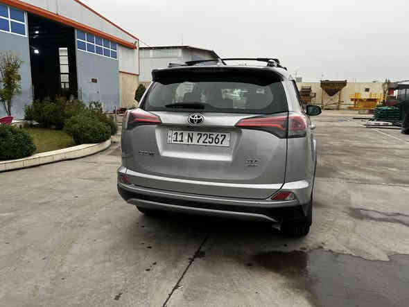 السلام عليكم 
سيارة راف فور XLE  مديل 2018 لون سلفر 

رقم بغداد ب اسمي تحويل مباشر 

السيارة كلش حلوة وما بيها نقص (فقط الكفر فريز نقصها )

مكان السيارة صلاح الدين ( قضاء بلد ) 

رقم الشاصي مرفق مع الصور تكدر تشوف ضررها 

السعر

180 ورقة وبيها مجال 

كلشي موضح الكم بالصور 

للاستفسار اتصل ***********
