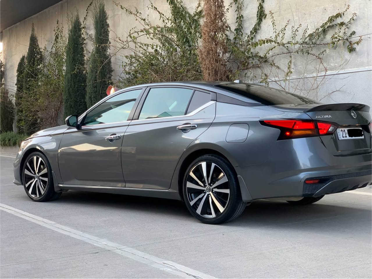 نیسان ئالتیما ٢٠٢٠
سەیارەکە پیش و دوای کەپسە تەنها یەک پەلە بۆیاخی هەیە.
مواسەفات :.
شاشەگەورە، دەرگاو سنوق بەسمە، کشن کارەبایی،شەغال، لایت زینون، رادار.
رەقەم و سەنەوی تاوەکو ٢٠٢٨ تازەیە.

ژمارەشاصی 
1N4BL4BV1LC283243

***********
سلیمانی السليمانية, العراق
