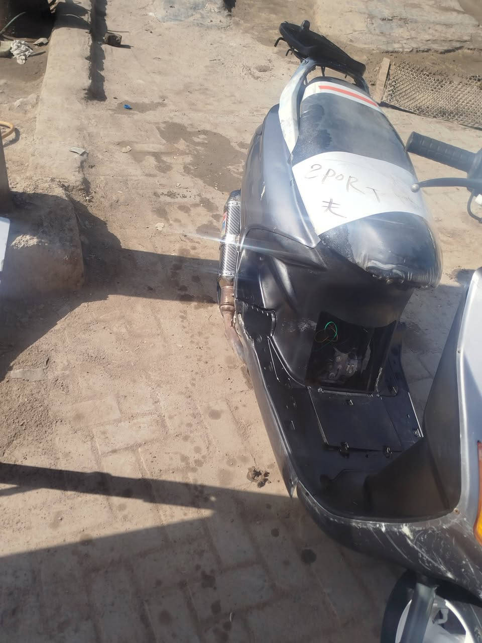 السلام عليكم دراجه فراشه للبيع الدراجه نظيفه كهرباءاته كلها شغاله دراجه مال شي السعر 300 وبيها مجال مكان الديوانيه قضاء الشاميه ***********
