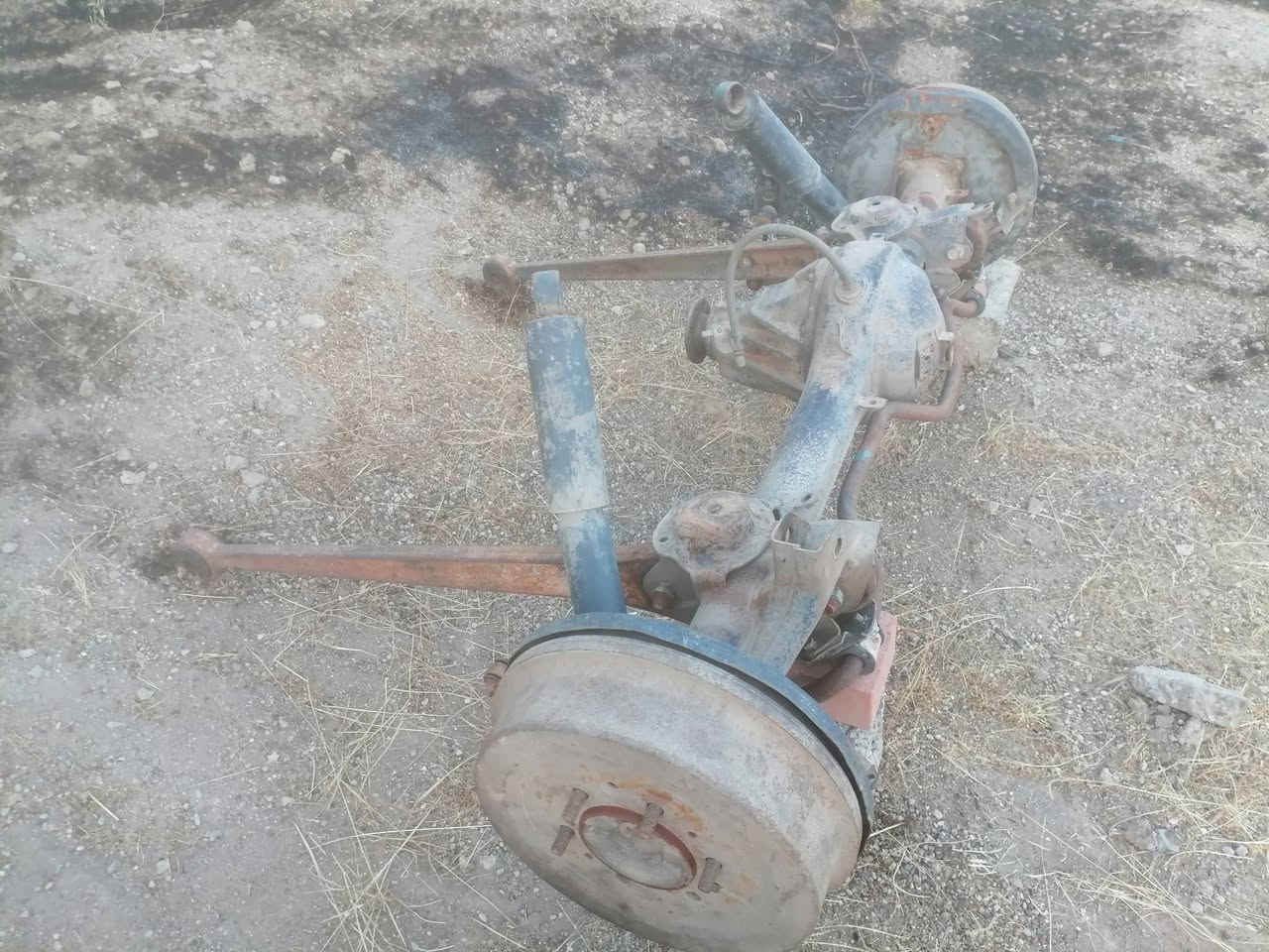 سلام وعليكم من رخصت مدير الكروب اكسل خلفي و هاوزن امامي برادو ٩١ الاكسل بي ونه و كاملات شرط بدون قطره لحيم والهاوزن فقط يحتاج جعمقه و شفتان سعر اثنينهن ٢  350 الف قفل عنوان كركوك ***********
