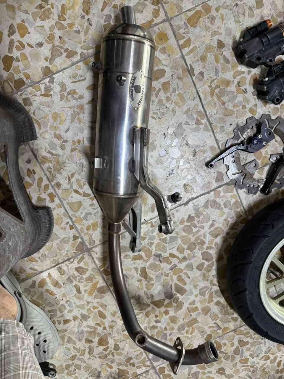 معرض الواثق لتجارة الدراجات النارية وادواتها
متوفر تزويد جميع انواع للدراجات النارية 

سكنس فحل 
سكنس لد
سكنس شمعة 
سكنس ثعلب 
سكنس GTR 
ياماها ماكس 120 
ياماها بوليسي 
متوفر كلجات جميع انواع الدراجات النارية 
مع ضمان شهر ايخلل اي شكال يتبدلن 
العنوان بغداد شارع فلسطين الضلال 
***********
***********
