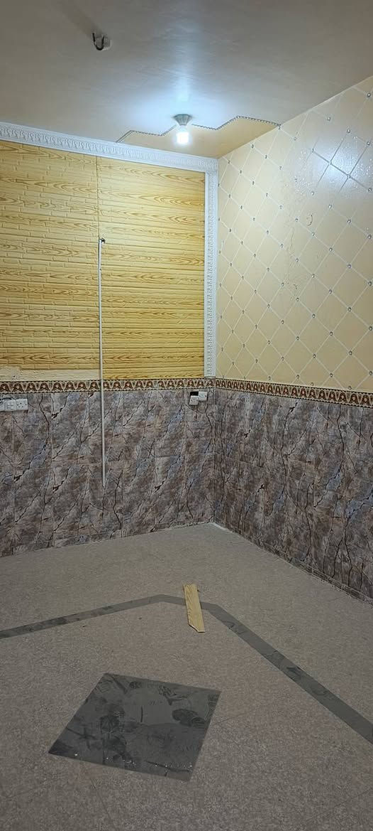 بيت مساحة 156 متر بالكفاات طابقين بناء 2020 اربع غرف نوم
. الطابق الاول مطبخ + هول + استقبال+ غرفتين نوم + صحيات ومنور 

. الطابق الثاني غرفين نوم وهول وصحيات وسطح 

للاستفسار 

اكتب تم 

يصلك السعر خاص

 ***********

***********
