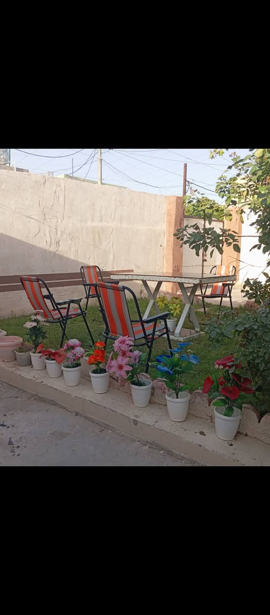 دار للبيع مساحه 200متر عنوان الأسرى قريب على مدرسة الانتفاضة ومدرسة المعراج الابتدائيه مسجل بالبلدية قطاع الخامس يبعد عن نهار الخاصة 50متر السعر 50 وبي مجال 
تصل صاحب الدار ***********
