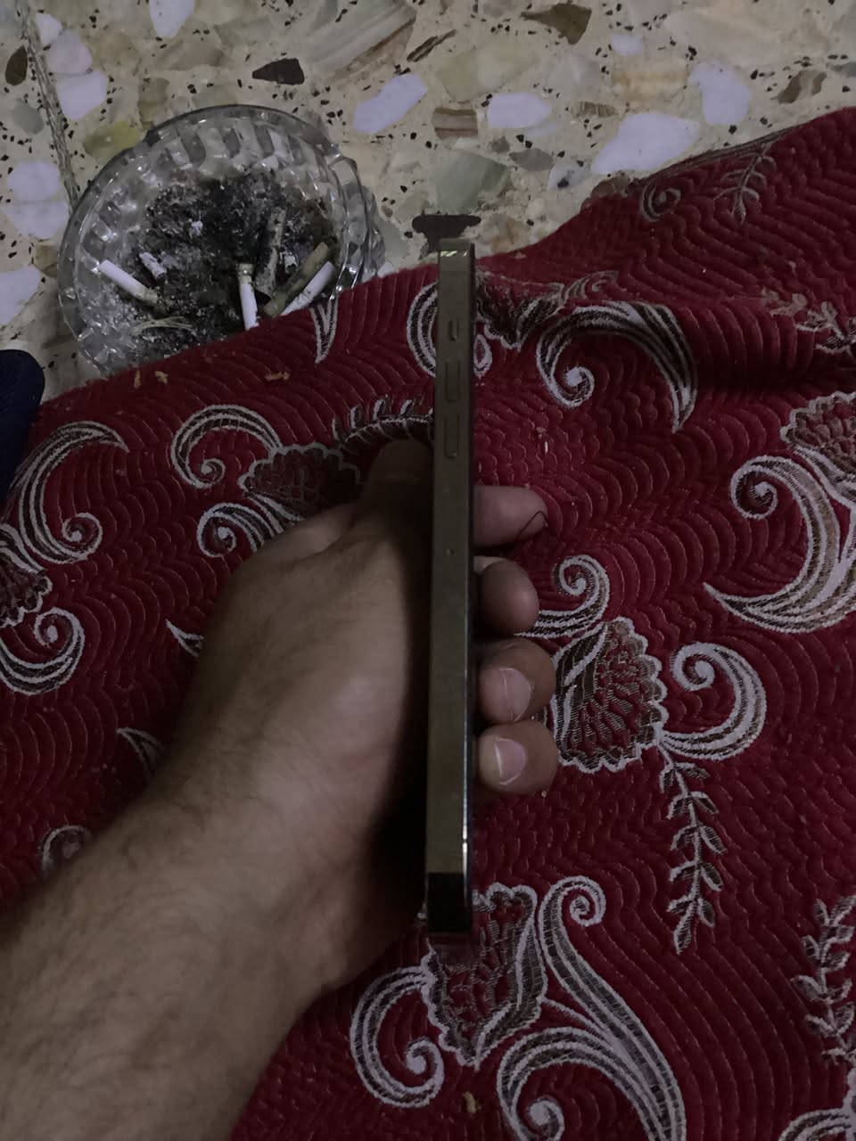 سلام عليكم 13ابرو ماكس ذاكره 256 فيس ايدي كلشي شغال بي فقط فطر خفيف بل شاشه مو وضاح رقمي ***********مكاني بغداد الزعفرانيه السعر 450وبي مجال
