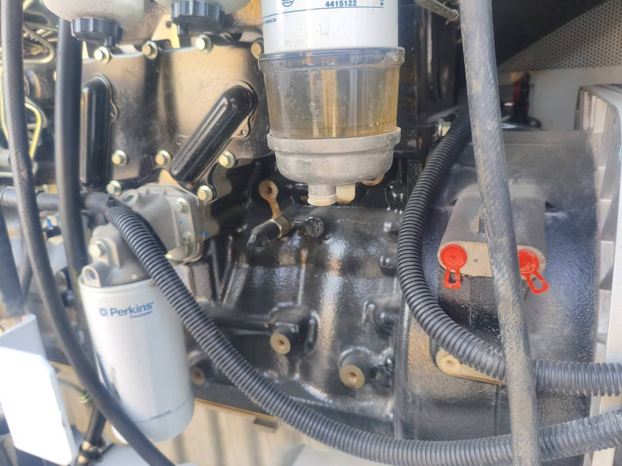 السلام عليكم ورحمه الله
للبيع
مولدة بيركنز إنكليزي 
١٦٥كيفي ٦سلندر 
حديث حجم البستم ١٠٥ ملم انتر كلر
موديل ٢٠٢٤ 
عدد ساعات التشغيل ٤٦٦ساعة
توليد لوري سومير الحديث 
كاتم سوبر سايلنت 
للمزيد من التفاصيل لاتصال أو المراسلة 
*********** ابو شهم الزبيدي 
بغداد عوريج
