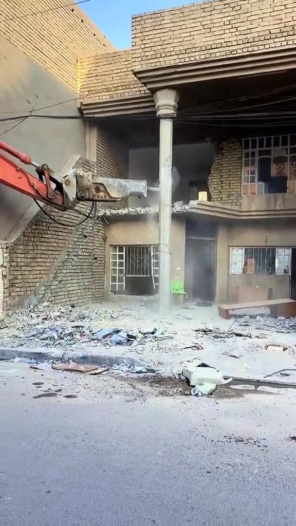 #تفليش البيوت القديمه ورفع الأنقاض كافه مناطق ديالى بمواده يعني ماخذ فلوس بس المواد مع تعديل الأرضية لأتصال ***********
