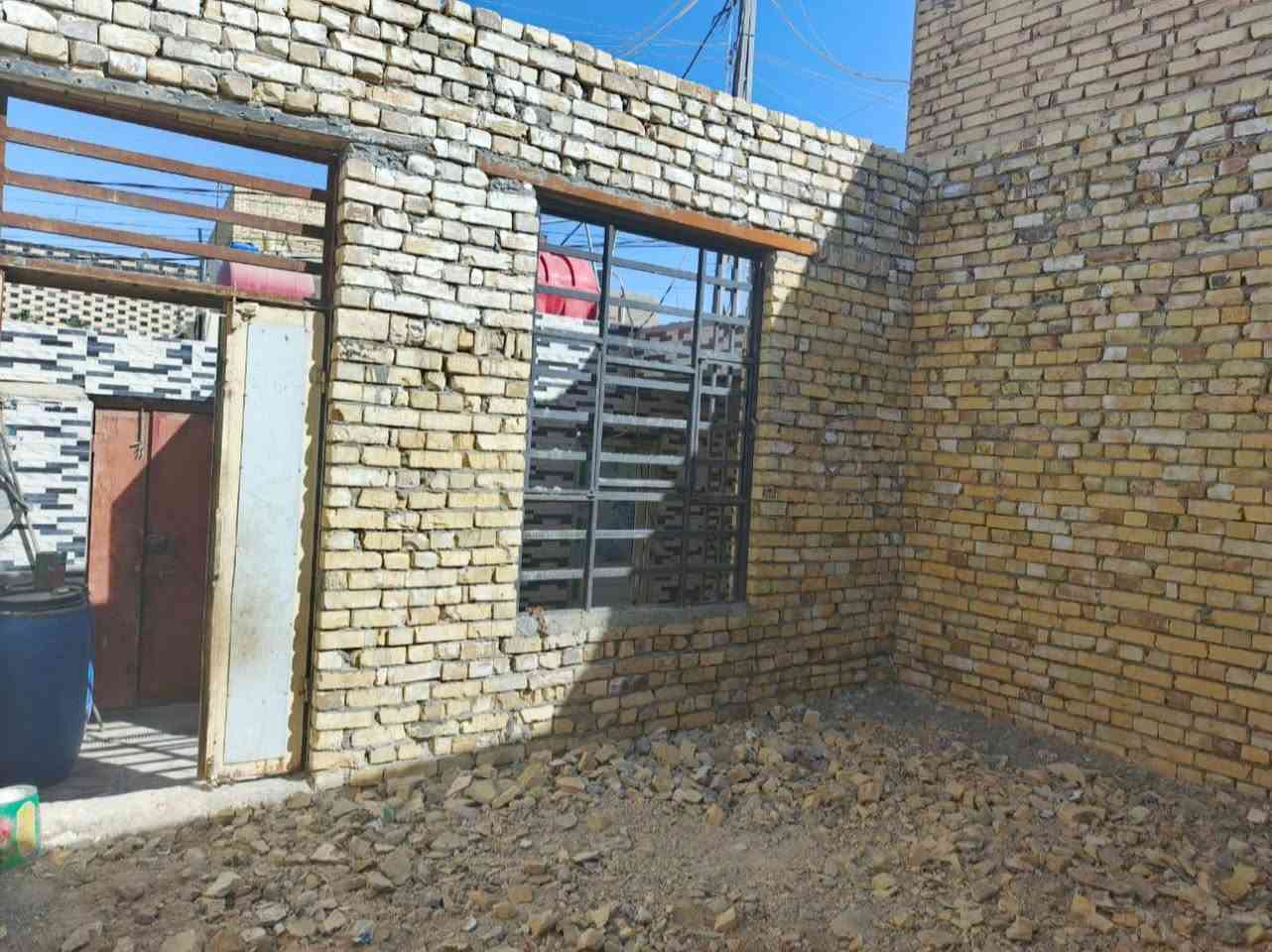 دار سكن - البناء هيكل 
📍الشعلة 
📍خلف عارف الحمامي 
يحتوي البيت 
أستقبال +غرفه نوم 🛌 + مطبخ🧑‍🍳
 مجمع صحيات
المساحة 65م 
على شارع فرعي 
 للأستفسار يرجى الأتصال
 على الارقام التالية 
***********
#نستقبل_طلباتكم__وعروضكم 
مكتب بغداد للعقار الشطرة  الآمن للتسويق العقاري  ___
 الشطرة /شارع الفلكه قرب كراج الحضارات  
🔻
