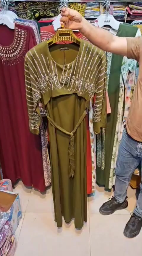 ____جمله فقط ____
دشداشه موديل بوليرا 
 مطعم ستن وفول ستراس 
ماركه مني مار 
سعر الدرزن 🔥
قياسات L. Xl. Xxl
للحجز والاستفسار مراسله البيج او واتساب ***********
🗺️العنوان.. كاظميه شارع شريف الرضي. عماره الرفاعي. قرب فندق زمزم
