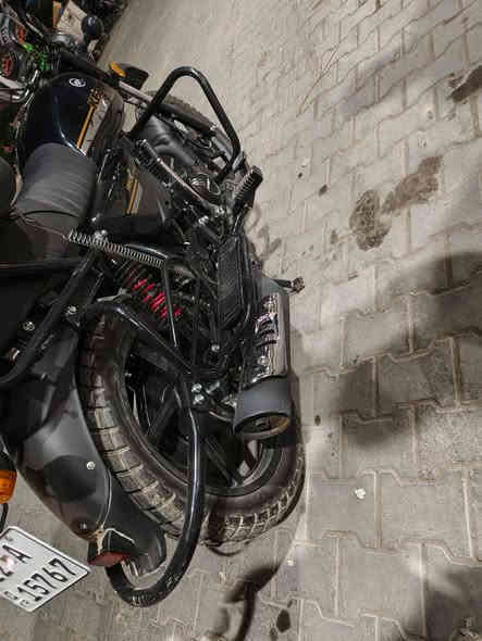 السلام عليكم 
اركي rk موديل 25 رقم دولي انكليزي بااسم شركه 
رقم اربيل صار 10 ايام طالعه اول تبديله دهن امزون 
محرك 200cc
السعر 2500وبيه مجال للشراي
عنوان نجف
رقمي ***********
