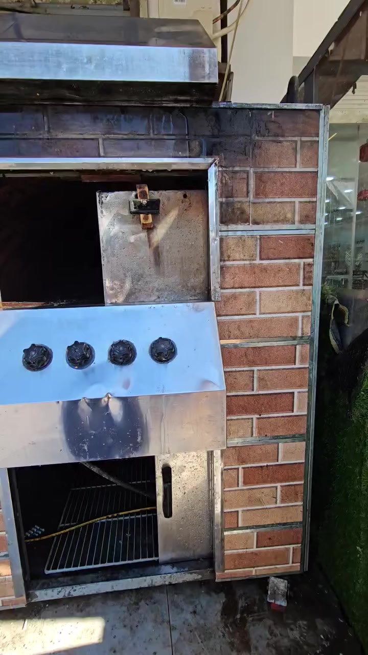 فرن جاهززززز للبيع بس يرادلها اشوية تنظيف
السعر اتصل ( *********** )
