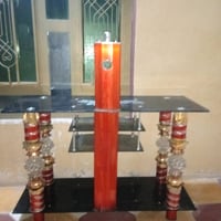 ميز تلفزيون مامكسور ابد سعر مناسب راسلني وتدلل