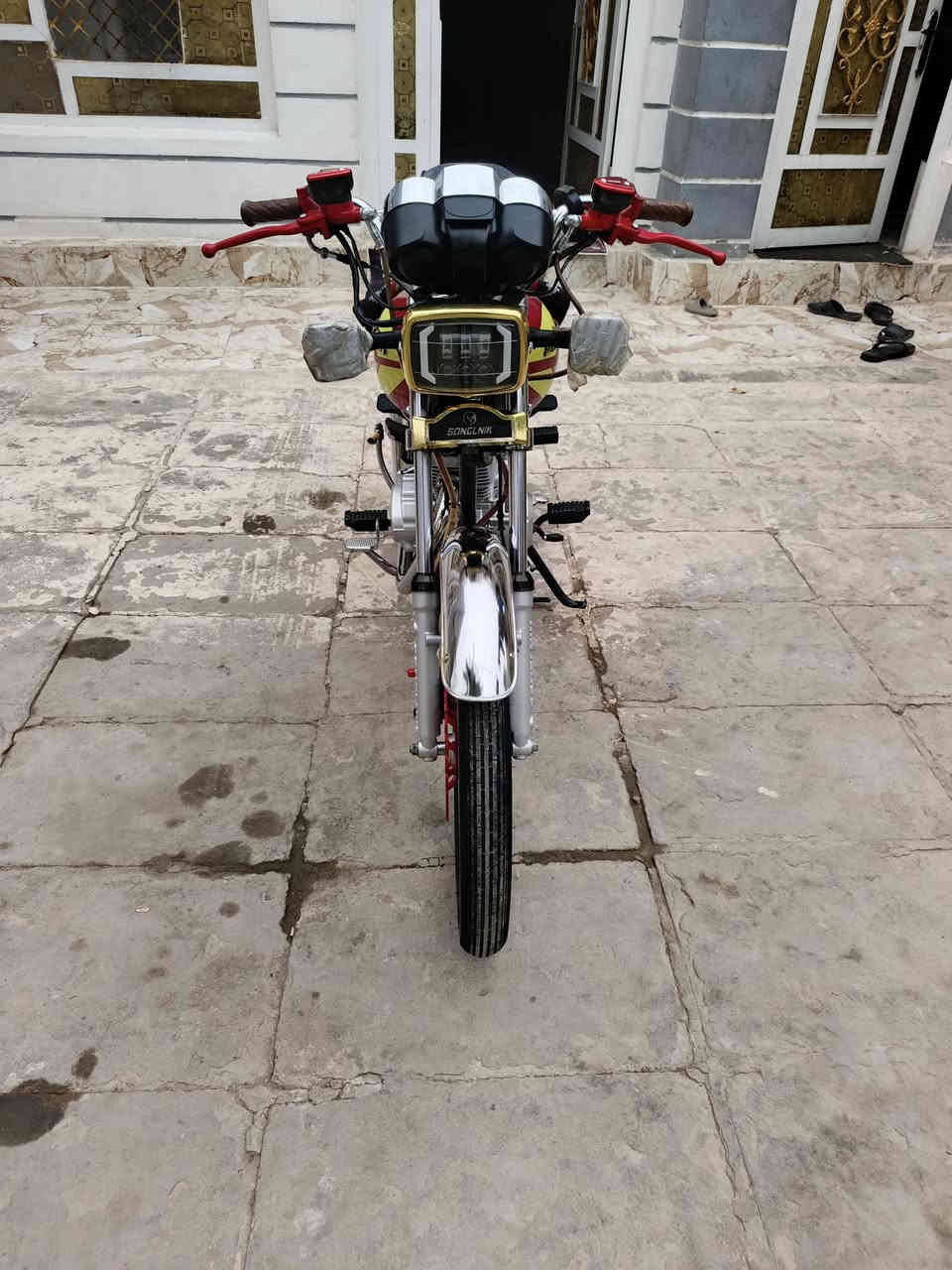 سلام عليكم تيكر البيع مديل 24 درجه حلوه ونضيفه سعر 725رقم الهاتف ***********3
