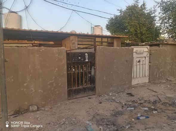 بيتين بل تجوز واحد بصف الخ البيع : شارع البطل مقابل مدرسه ايا صوفيا دخول شارع الزوراء قرب أسواق ابو سجا: المساحه ٩٠ والثاني ١٠٠ السعر  الواحد 20 وبي مجال
***********
