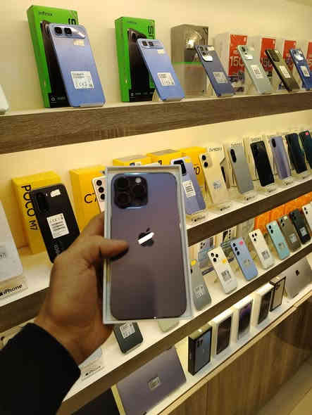 سلام عليكم حبايب عندي ايفون 14 برو ماكس CH دبل سيمكارت ذاكره 256 وبطاريه 86 الجهاز بحاله الوكاله جدا نظيف للبيع او مراوس باي جهاز السعر 900 الف قفل للتواصل والاستفسار ***********
مكاني بغداد السيديه الشارع التجاري شركه عالم الجوال
