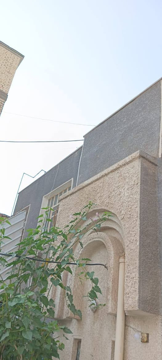 دار للبيع

مساحه 200م 
يحتوي على طابقين
 طابق الاول صاله وغرفتين ومطبخ وحمام
طابق الثاني صاله وغرفتين ومطبخ وحمام 
العنوان حي اور بالقرب من جامع ام البنين 
السعر  320 مليون
للاستفسار ‏‪***********‬‏

