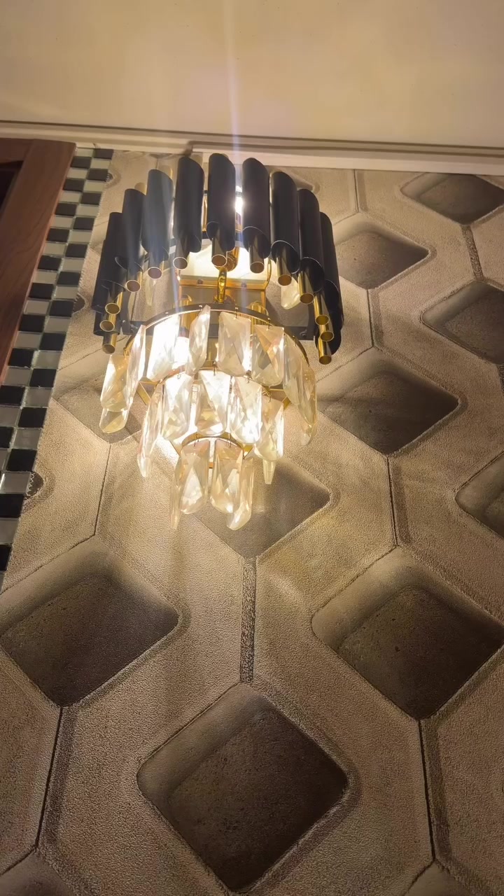 ثريات للبيع 
6 قطع 
4 صغار 
و2 كبار


**إذا كنت صاحب هذا الإعلان وتريد حذفه لأي سبب، رجاءا أرسل رسالة إلى الدعم الفني**