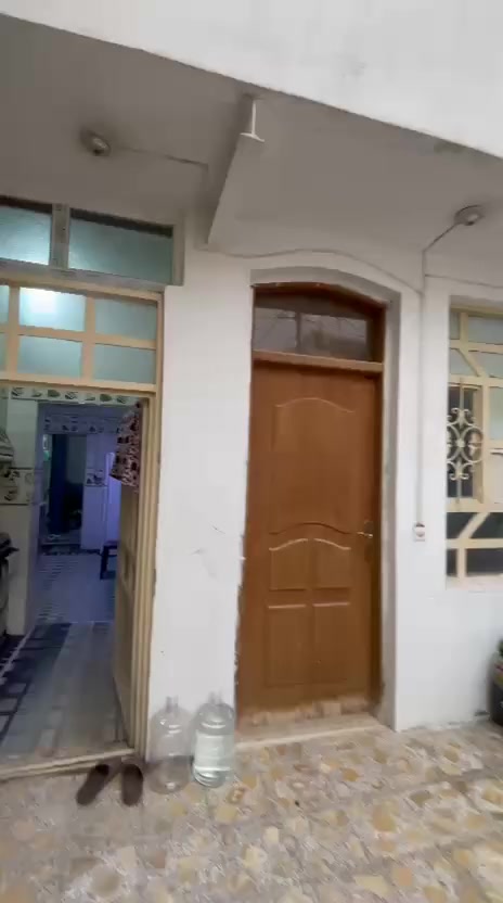 دار مساحة 300 متر  رقمه 26893
حي الجامعه منطقة ال٢٦ خلف باقر مول ومجمع بيت الكراده..
للتواصل والاستفسار 
 ***********
