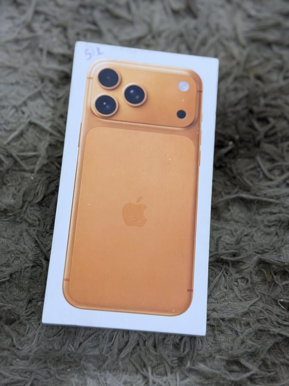 السلام عليكم ايفون 17  برو ماكس برتقالي جديد تك سيمكارت  بلكارتون بعده ممفتوح ذاكره 512  مكاني بغداد بلبلديات *********** 
سعر :- 2,275,000 وبي مجال جداً بسيط
