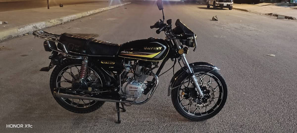 السلام عليكم    دراجه ايراني للبيع موديل 24 جديد كل شي ما بيه برغي ما مفتوح بيها  المكان   الرمادي شارع 60   جديد سعر 700 وبي مجال  ***********
