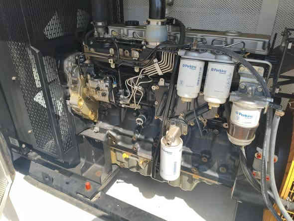 السلام عليكم ورحمه الله
للبيع 
مولدة بيركنز إنكليزي 
6سلندر.  150كيفي 
كاتم غدار سوبر سايلنت 
عدد ساعات التشغيل 7000ساعة
بلادية وضمان ع حمل 
***********
ابو شهم الزبيدي
