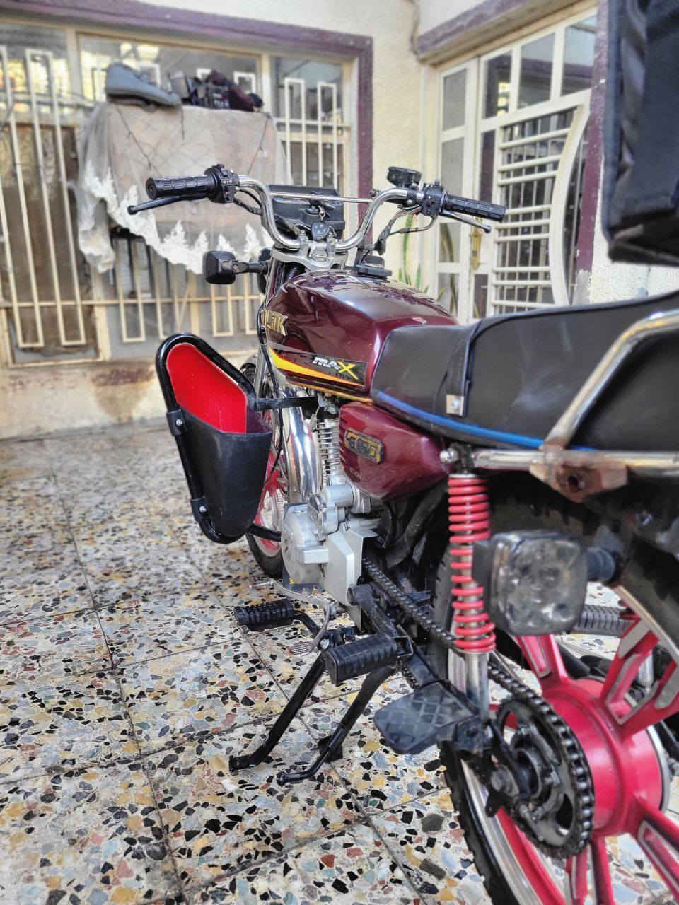 سلام عليكم دراجه ايراني سيفان 5 كير شغاله سلف هندر كامله مابيها اي نقص كهربائيات كلها شغاله غراضها كلها جدد مسويلها ادامه سعرها 550  مكاني بغداد الشعب 
رقم الهاتف ***********
