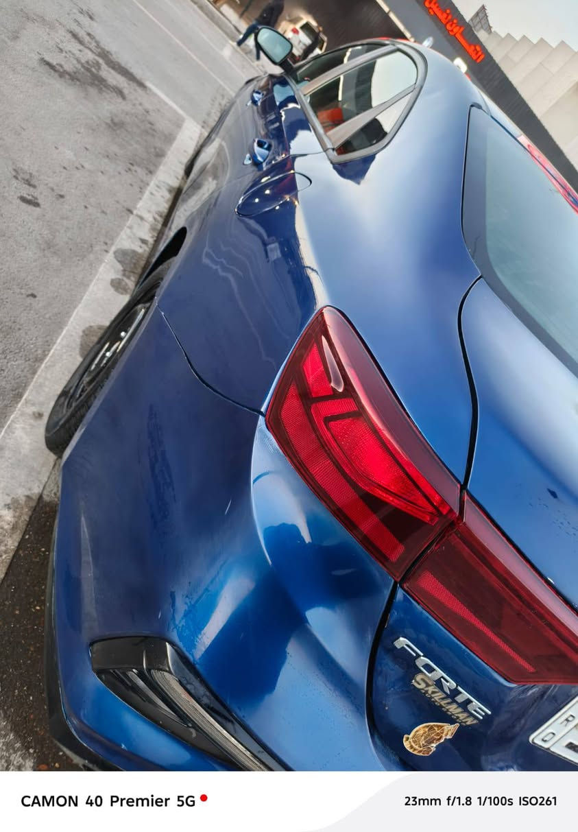 سلام عليكم ( بيع فقط بدون مراوس )
كيا فورتي موديل 2021 لون ازرق  (بدون ايرباك)
رقم بغداد بأسم راعيها
حادث خلفي  ضرر بسيط السيارة  بدون ايرباك  السيارة ليبل واحد بدون تبديل
لايتات اصلية بجم كله اصلي كبس
كير aт المرغوب 
محرك 2.0  DOCH
شاشه كبيرة  wifi . car play
كامرة دوارة
تبريد بيانوي لمس منفصل
بروجكترات بلادية 
رادار امامي + تحديد مسار + مانع تصادم 
تحكم ستيرن جهتين + مثبت سرعه
ثلاث وضعيات قياده SMART_SPORT
نظام TRACTION+ ABS 
شاشة كاشف اعطال 
السيارة جديدة جدا واحلى من الصور 
صور الحادث بل منشور
مكاني بغداد
استفسار / ***********
