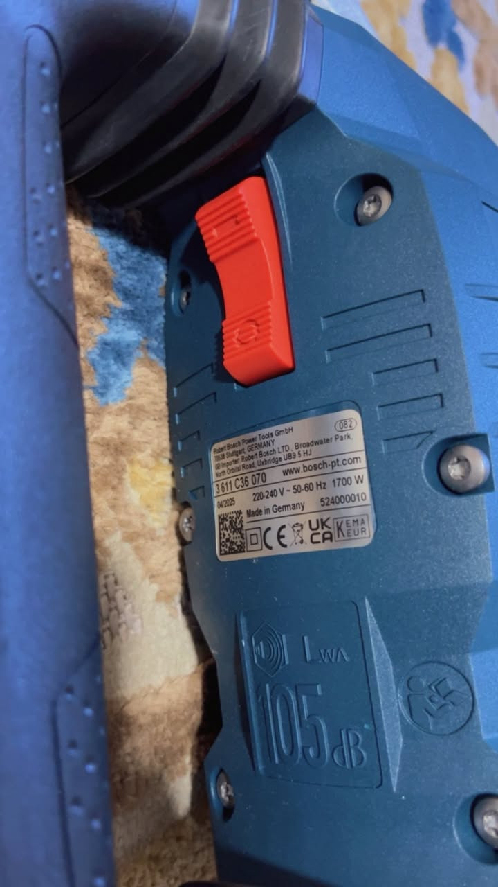 دريل همر كسار بوش الماني جهاز جديد ممشتغل ولا شايف الكهرباء
1700 واط
14 كيلو للضربه
برينه خمس شروح
السعر مليون
دينباع ب١٧ ورقه 
***********
