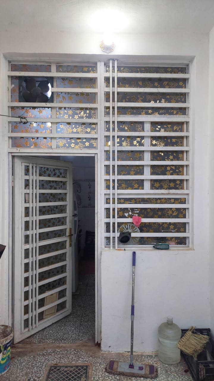 بيت زراعي للبيع 100م بناء طابوق نهروان صب كونكريت غرفتين وصالة ومطبخ واستقبال وصحيات عدد 2 ومكشوفة 60 مليون شارع 8م للاستفسار ***********
