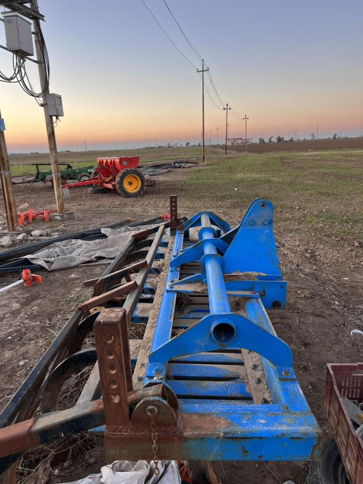 خرماشە 13 قۆڵ   قۆڵ درێژ بۆ فرۆشتن  بێ حەیبە یەک مەوسوم ئیشی کردیە.    ***********
