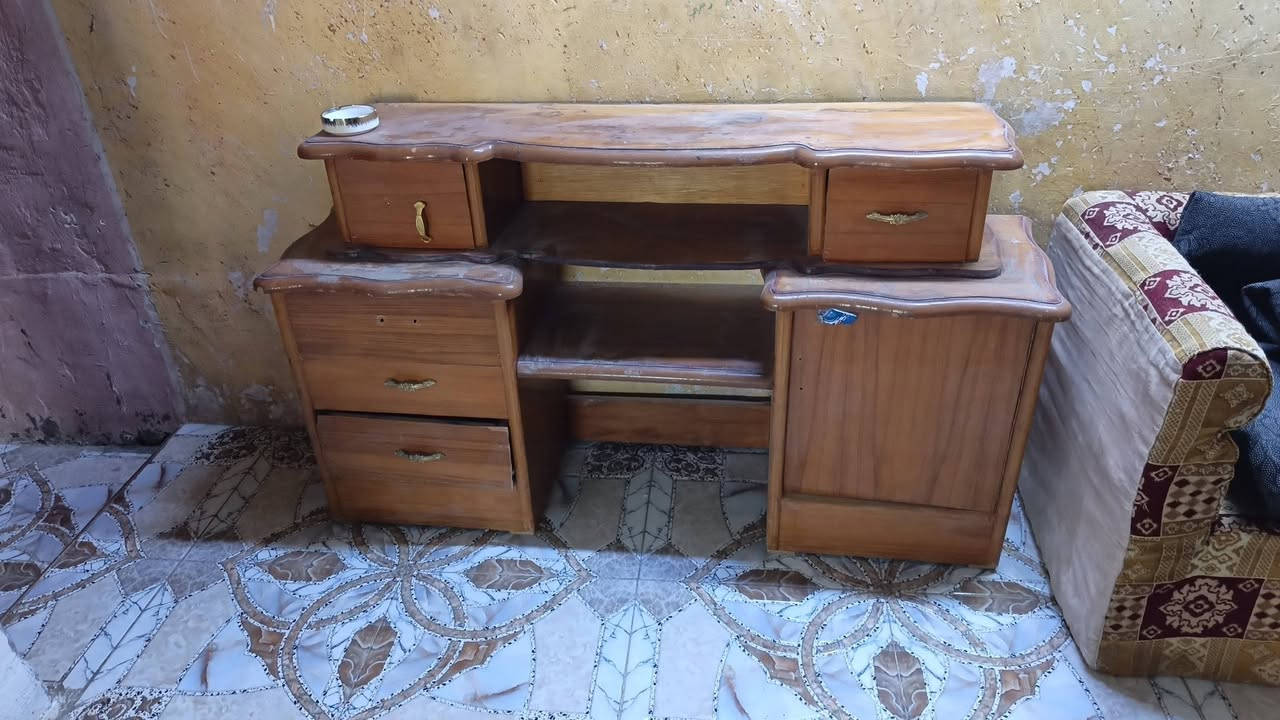 السلام عليكم غرفه ستريبان للبيع مكان البصره الحيانيه والشراي راح اخلي رقمي واطب لي خاص واتساهل وياه الغرفه كامله ماكو شي بيه نقص اشتريتها وما صارت لي انا بالبيت صغيرون تجي بعينك وتشوف الغرفه مكاني حيانيه والسعر على الواتساب دخلوا لي خاطركم الا طيب***********--***********)( وهذا واحد بيه واتساب واحد بس اتصال
