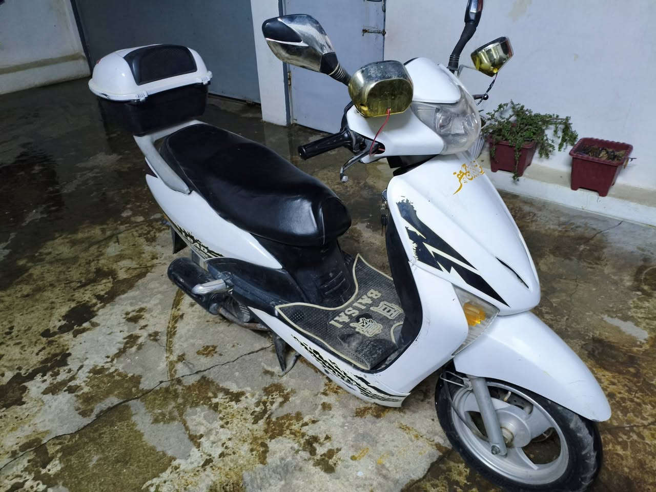 السلام عليكم دراجه للبيع سعر 400 عنوان كركوك حي عسكري رقم***********
