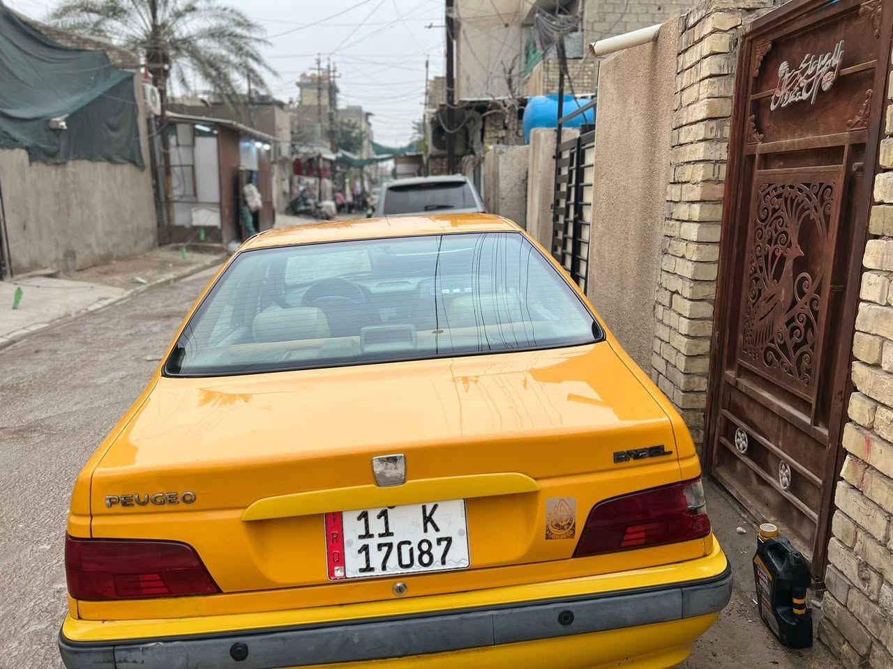 السلام عليكم بارص.  رقم بغداد وبسمي مصفره هيى وغراماة السياره جاهزة  مكفوله وبيه سوتر بغداد رقم الموديل ***********
