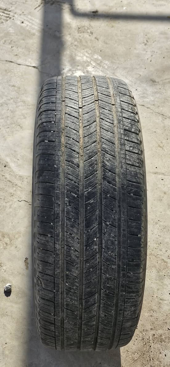 سلام عليكم تايرات سبورتج  امريكي ثنين نضيفات وثنين 50%نظافتهن حجم 19 سعر 75 بيهن مجال قليل عنواني بغداد بسماية 
***********
